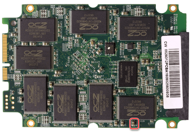 Задняя часть платы и проблемный конденсатор SSD OCZ Vertex 4